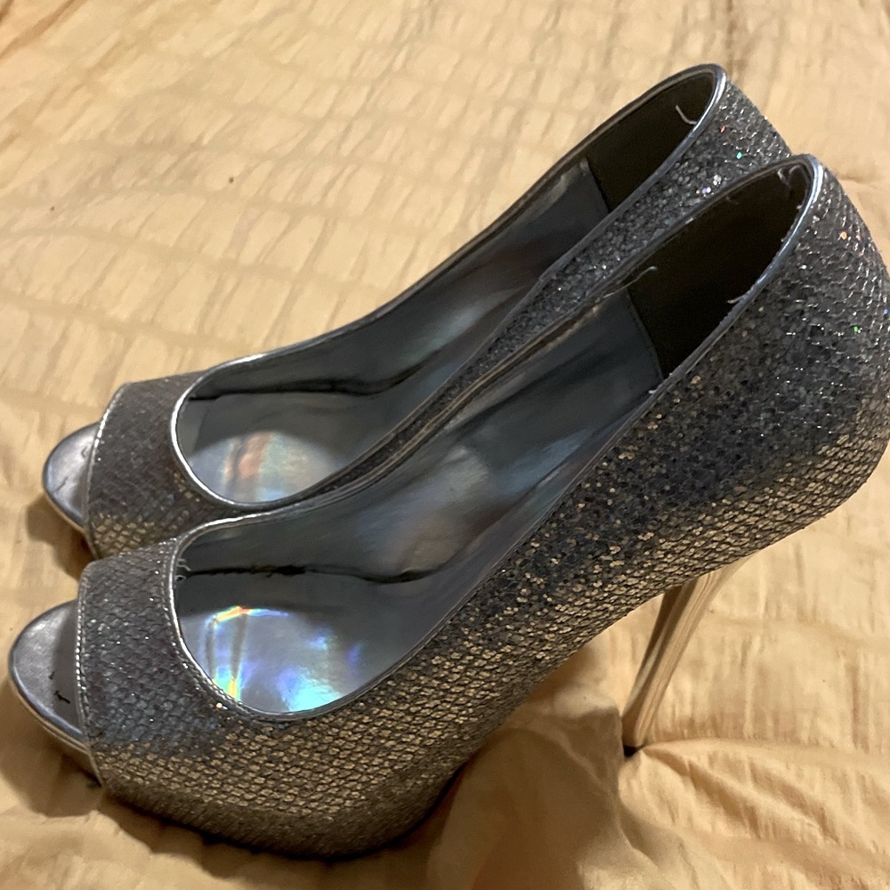 Deb Silver Sparkly Pumps Heels Women's Size 8.5‎ M